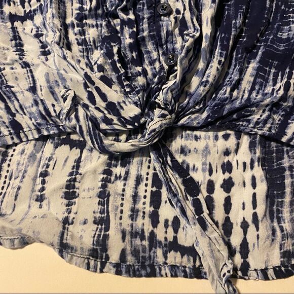 Torrid BLUE TIE-DYE CHALLIS TIE FRONT DOLMAN Cropped TOP Blouse coastal L/0 - Picture 6 of 14